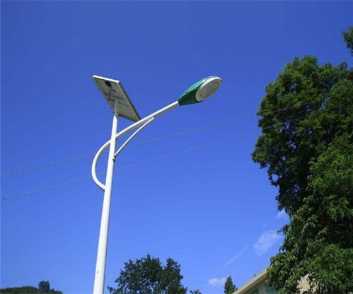河南太陽能路燈廠家解析 太陽能路燈在連續陰雨天究竟能亮多久？